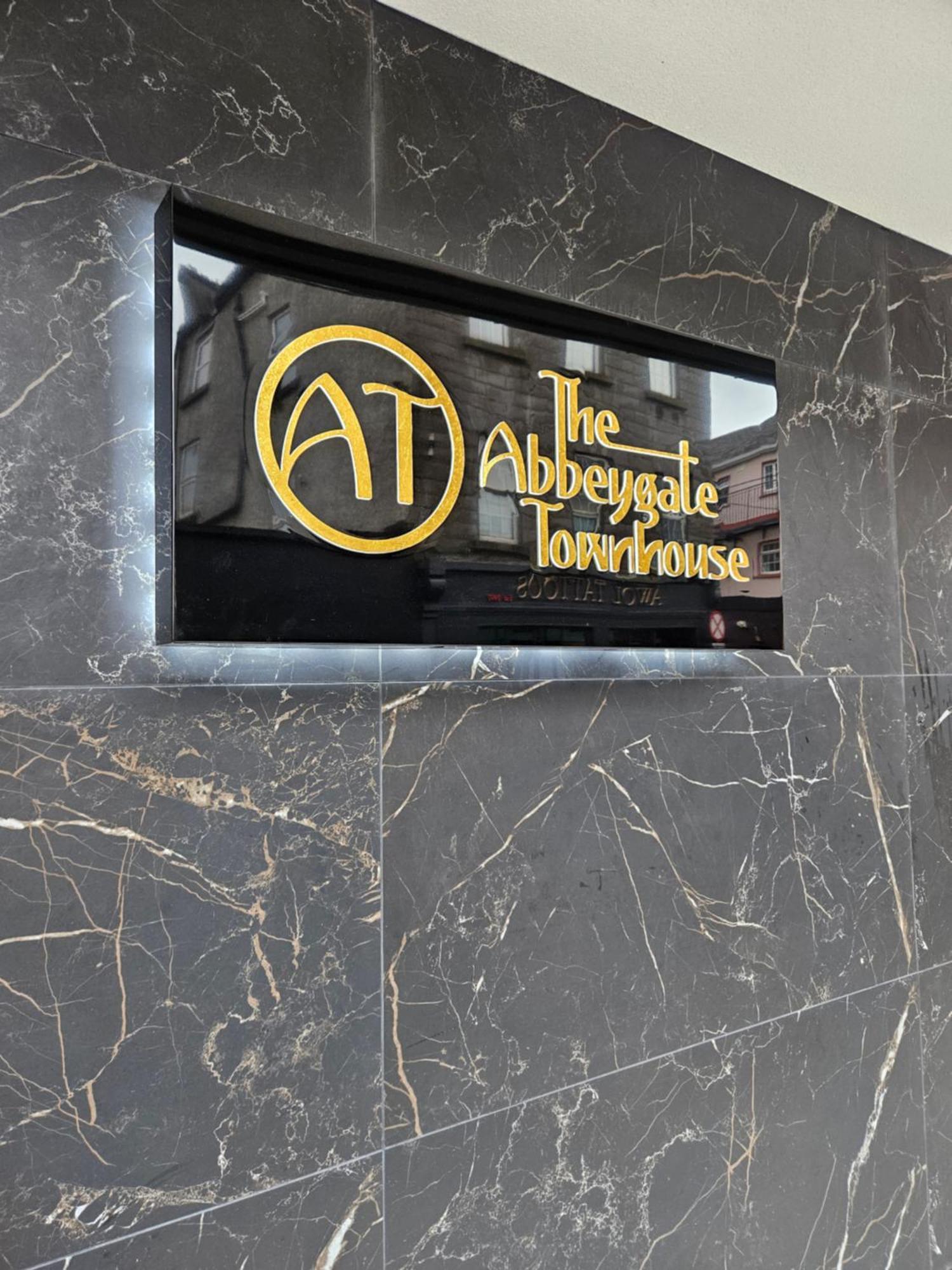 The Abbeygate Townhouse Hotel กัลเวย์ ภายนอก รูปภาพ