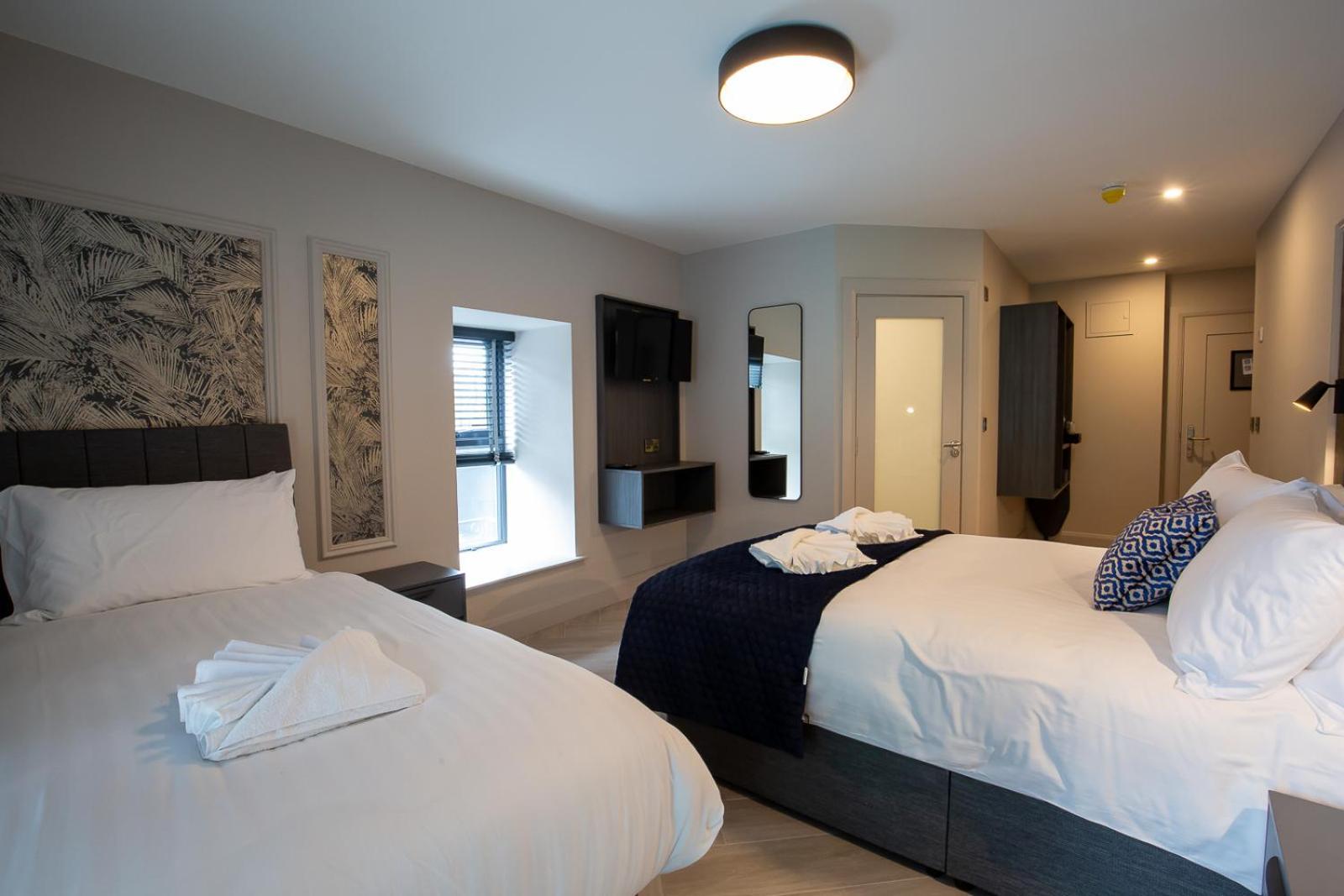 The Abbeygate Townhouse Hotel กัลเวย์ ภายนอก รูปภาพ