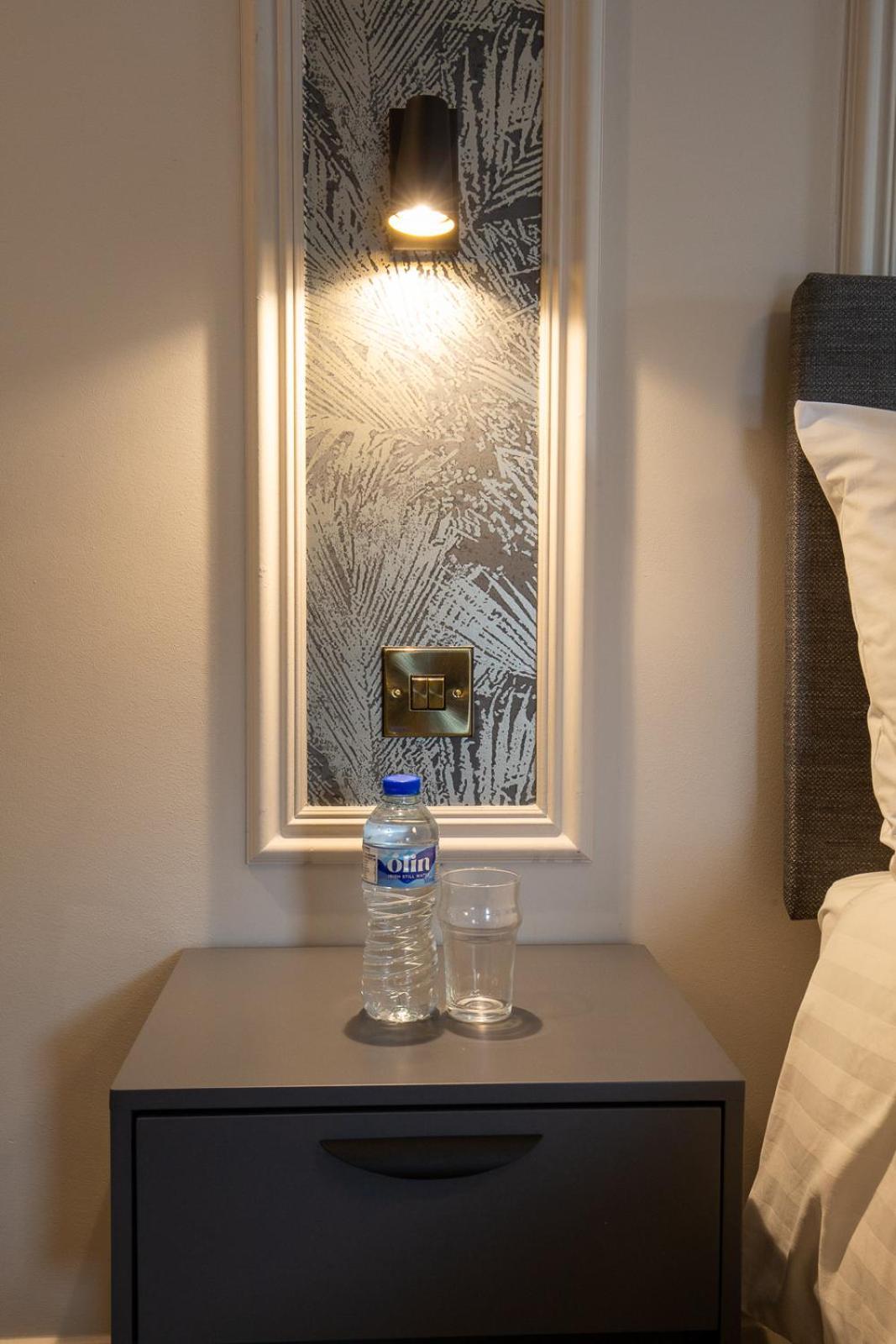 The Abbeygate Townhouse Hotel กัลเวย์ ภายนอก รูปภาพ